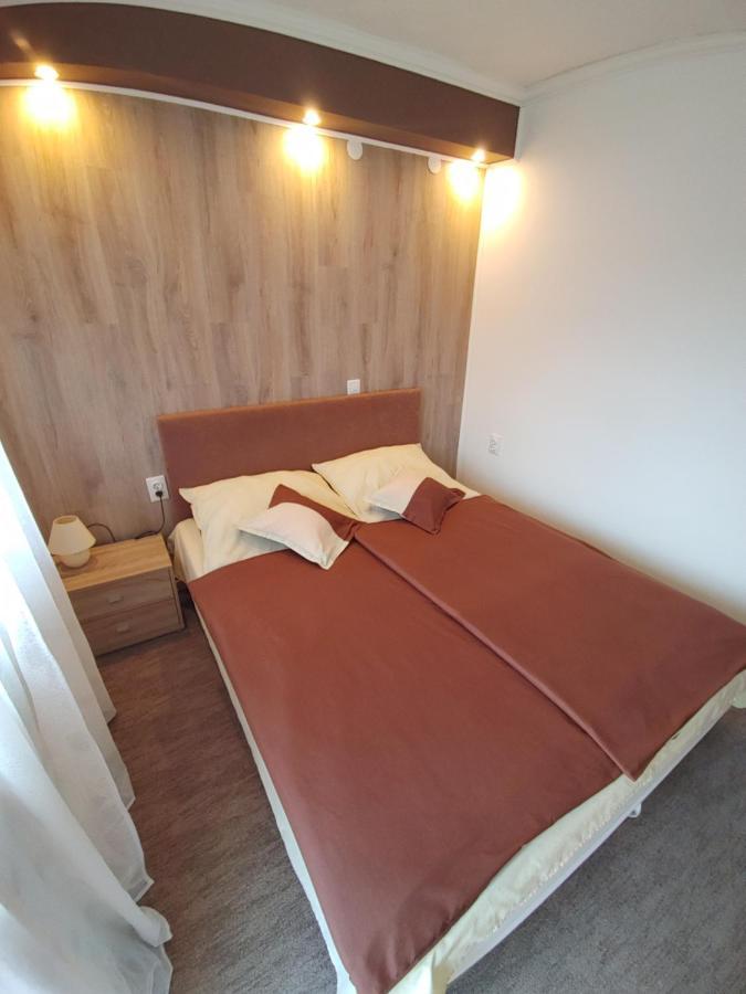 Fiesta Apartman Miskolc Esterno foto