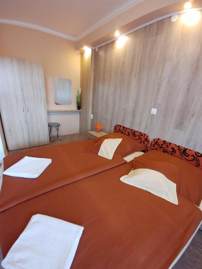 Fiesta Apartman Miskolc Esterno foto