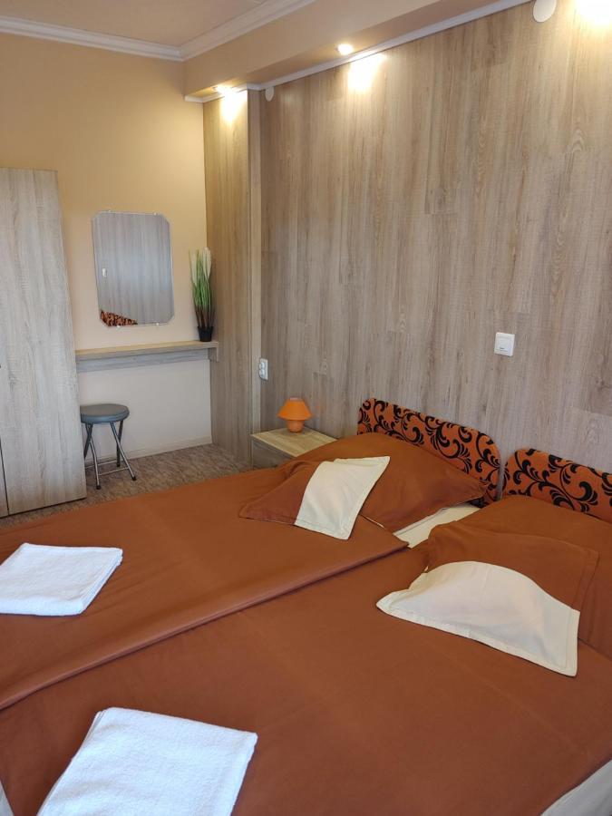 Fiesta Apartman Miskolc Esterno foto