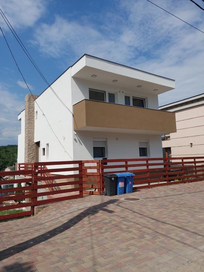 Fiesta Apartman Miskolc Esterno foto