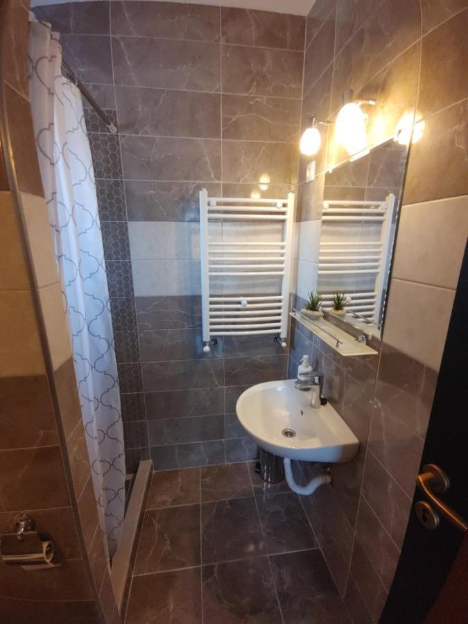 Fiesta Apartman Miskolc Esterno foto