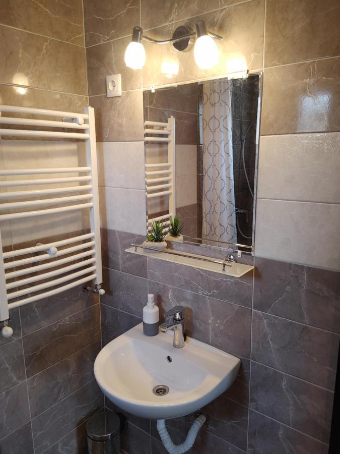 Fiesta Apartman Miskolc Esterno foto