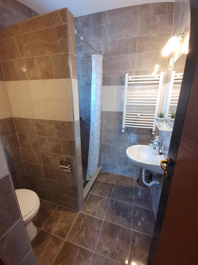 Fiesta Apartman Miskolc Esterno foto