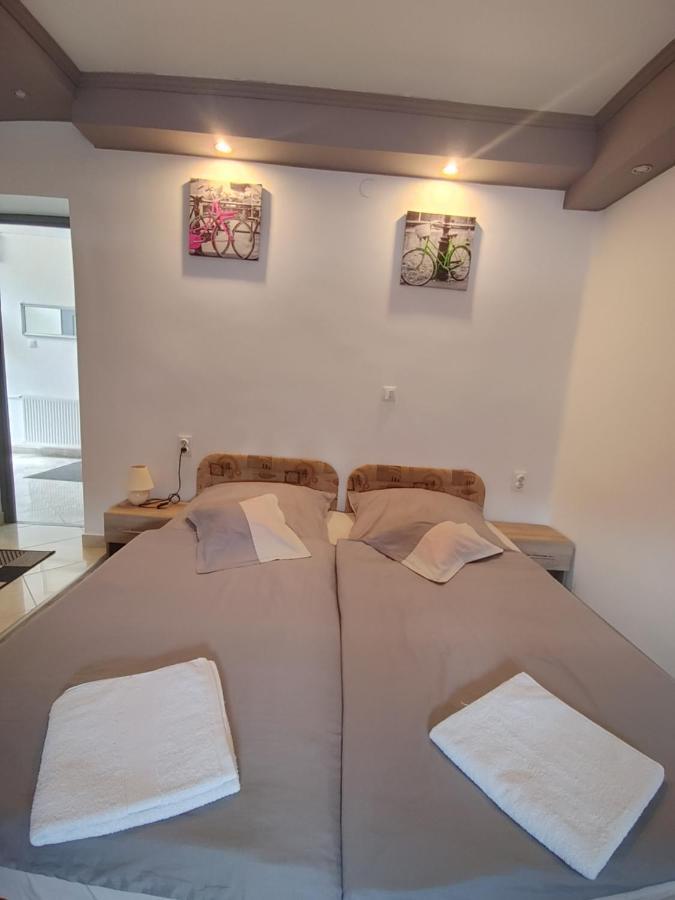 Fiesta Apartman Miskolc Esterno foto