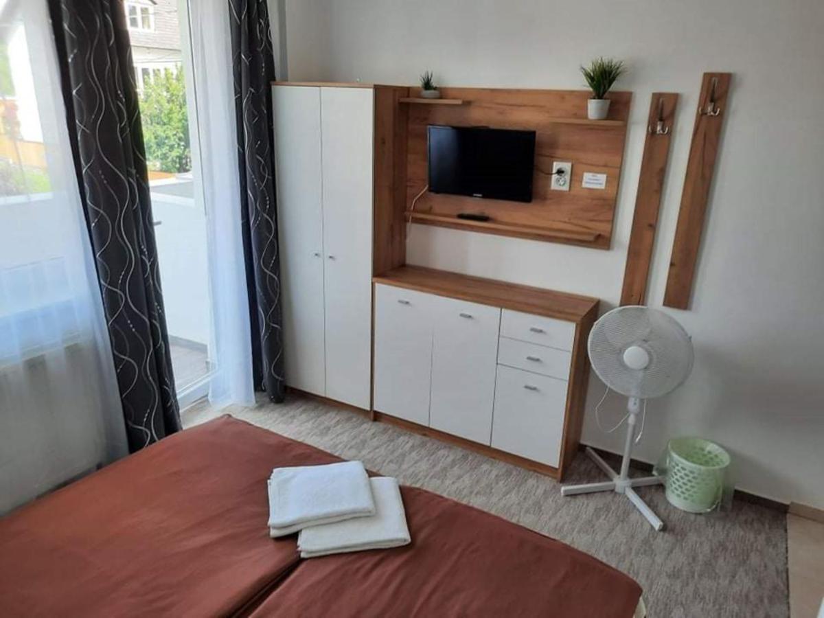 Fiesta Apartman Miskolc Esterno foto