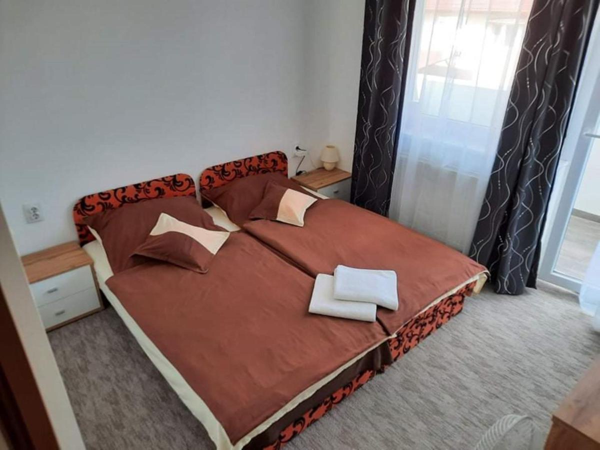 Fiesta Apartman Miskolc Esterno foto
