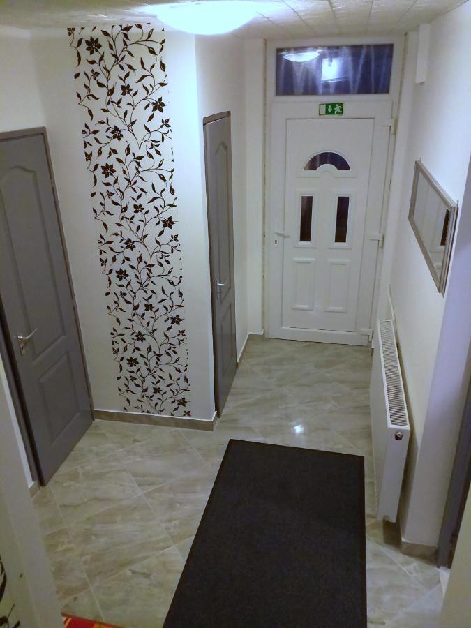 Fiesta Apartman Miskolc Esterno foto