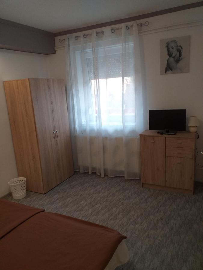 Fiesta Apartman Miskolc Esterno foto