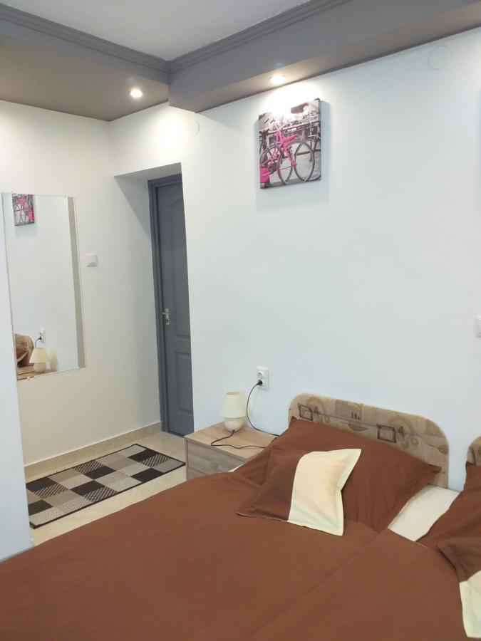 Fiesta Apartman Miskolc Esterno foto
